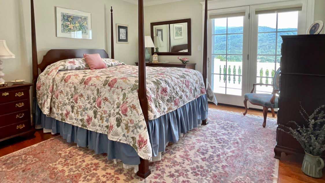 Parker Mountain-bedroom2